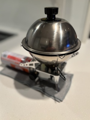 江戸川区に住む、40代、50代がダイエット中でも食べられる燻製作りの風景。